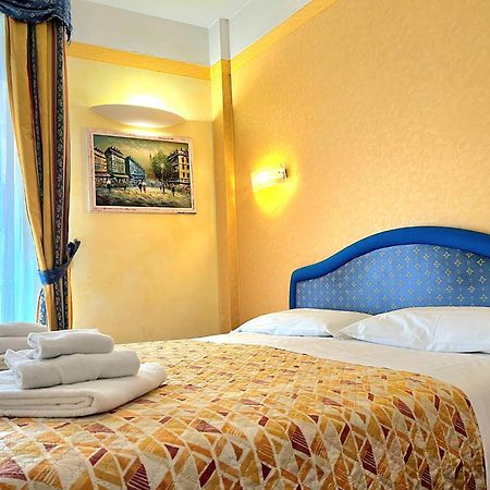 Hotel Soleblu Римини Екстериор снимка