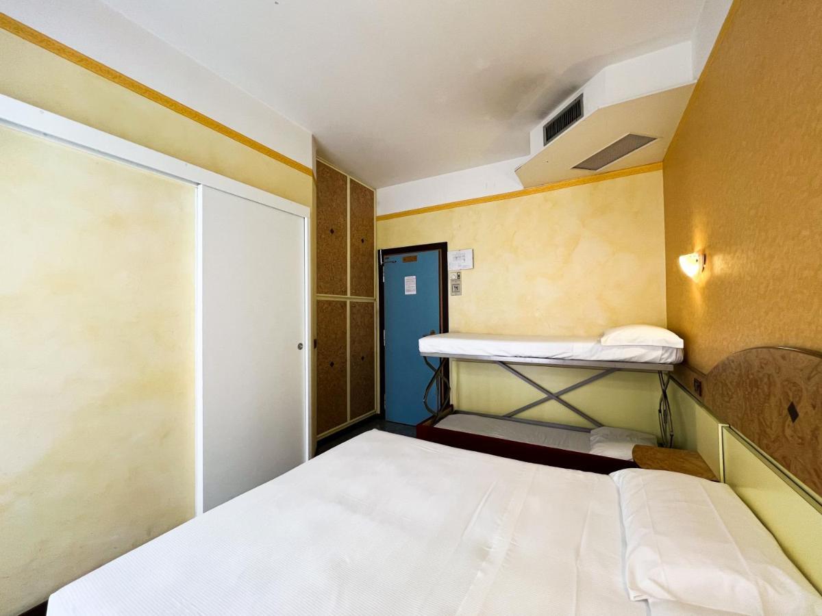 Hotel Soleblu Римини Екстериор снимка