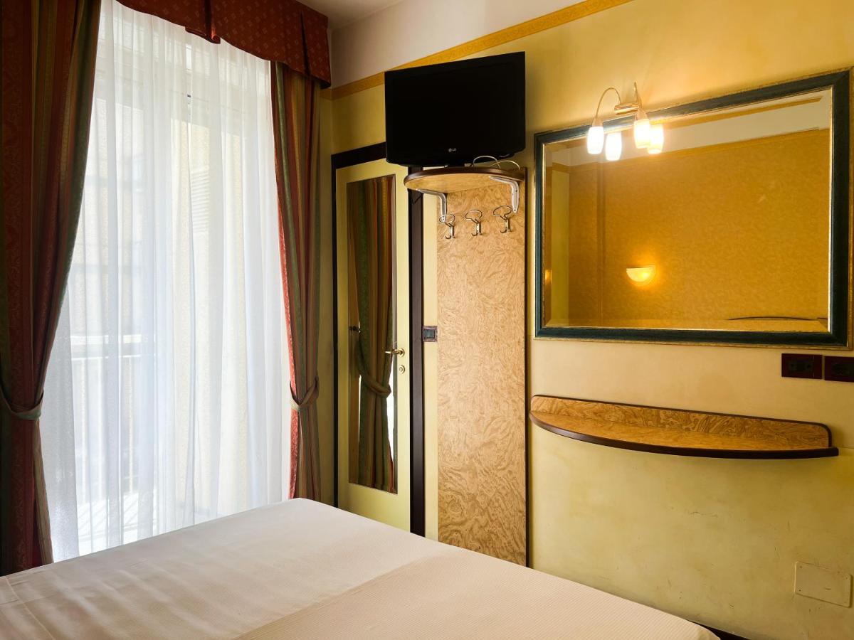 Hotel Soleblu Римини Екстериор снимка