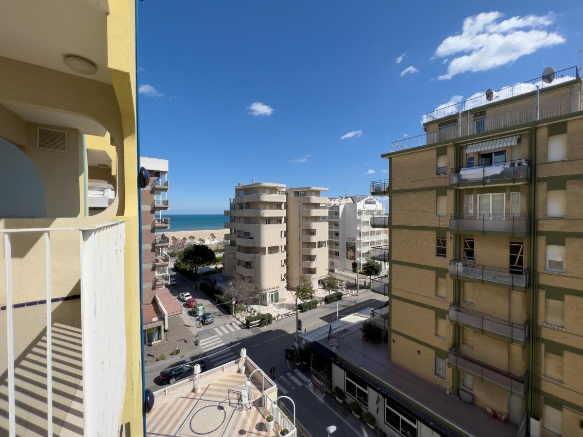 Hotel Soleblu Римини Екстериор снимка