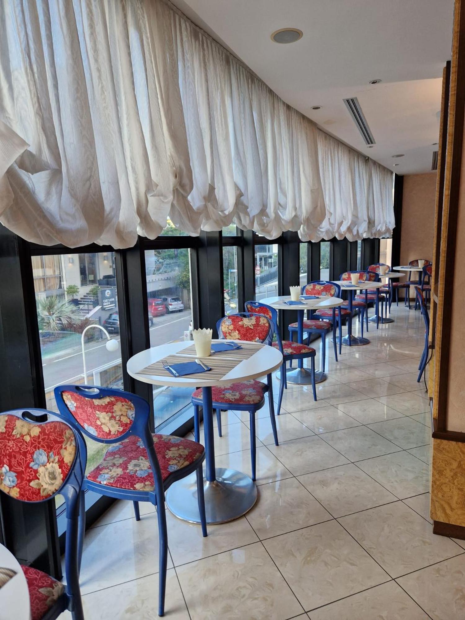 Hotel Soleblu Римини Екстериор снимка
