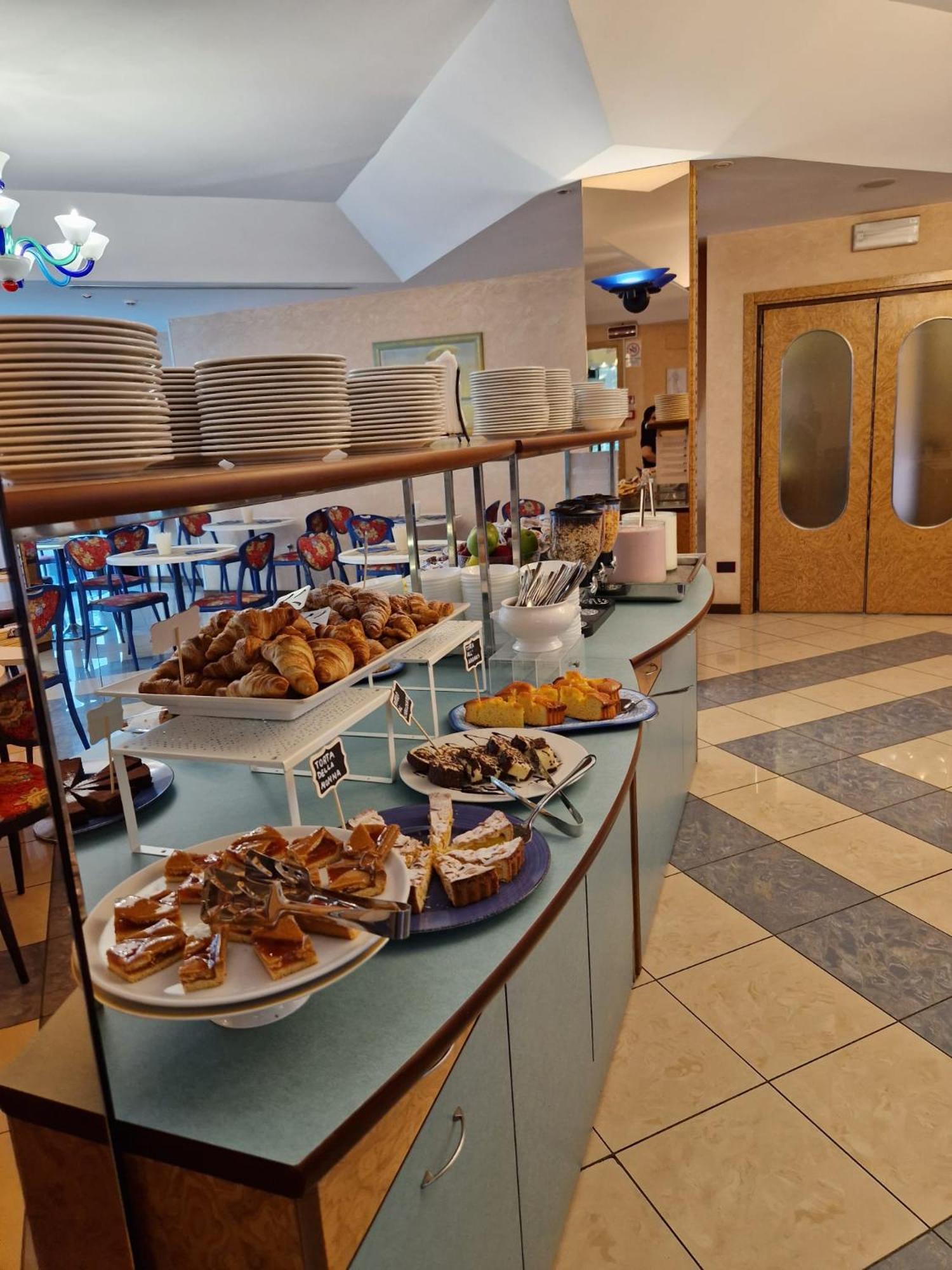 Hotel Soleblu Римини Екстериор снимка