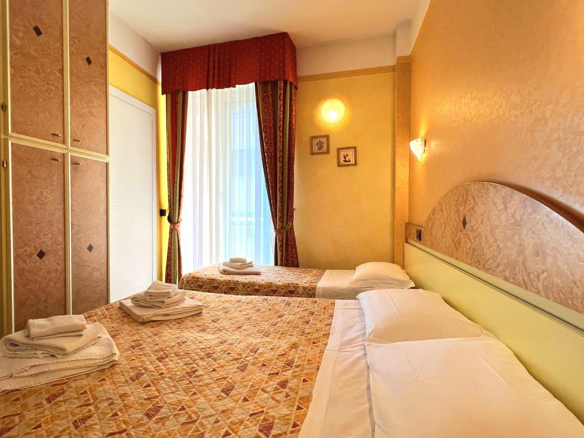 Hotel Soleblu Римини Екстериор снимка