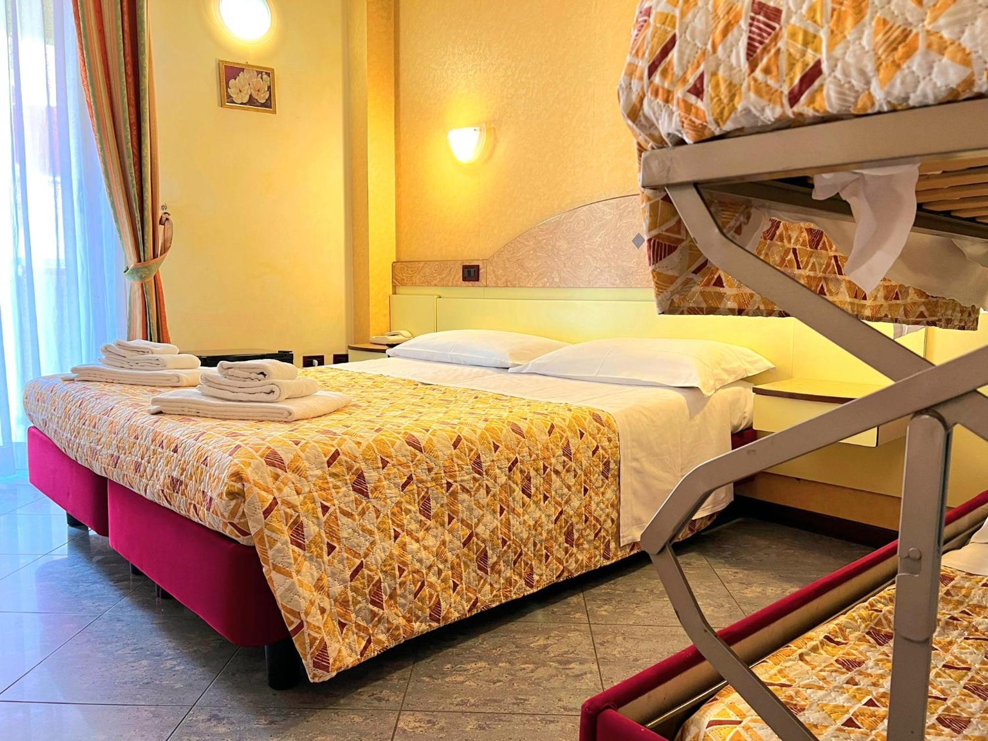 Hotel Soleblu Римини Екстериор снимка