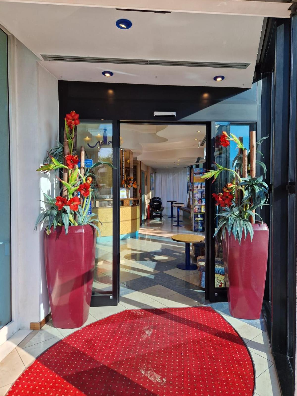 Hotel Soleblu Римини Екстериор снимка